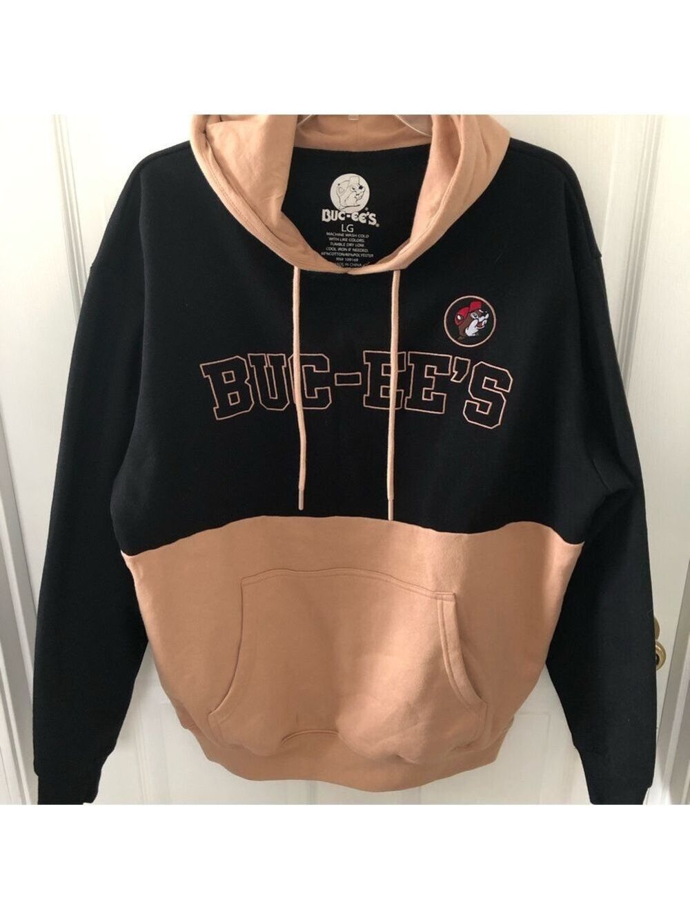 Buc-ee's Two-Tone Black and Tan Hoodie Iconic Beaver Logo Patch Mens Large - Picture 8 of 8